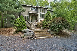 The Lake House - Front